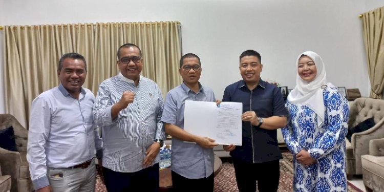 Daftar ke KPU, Tengku Rizki-Aulia Hardi Didukung PDI Perjuangan di Binjai