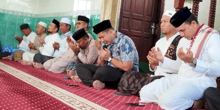 Bersama Anak Yatim dan Sadana, Ade Jona Prasetyo Do'akan Prabowo Subianto dalam Memimpin Indonesia