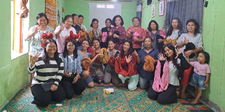 Akademisi USU Lakukan Pendampingan Perempuan Penenun di Pansur Napitu Tarutung