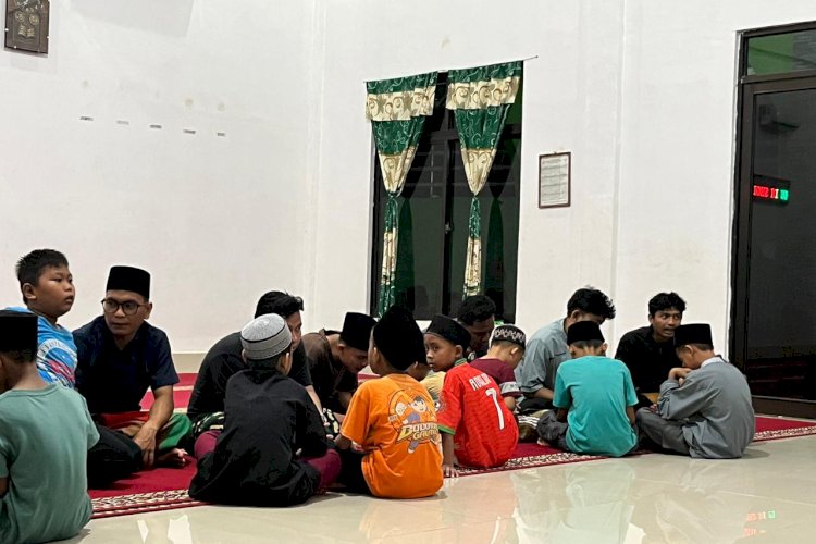 Mahasiswa KKN UINSU Buka Les Gratis dan Maghrib Mengaji untuk Anak Desa di Simalungun