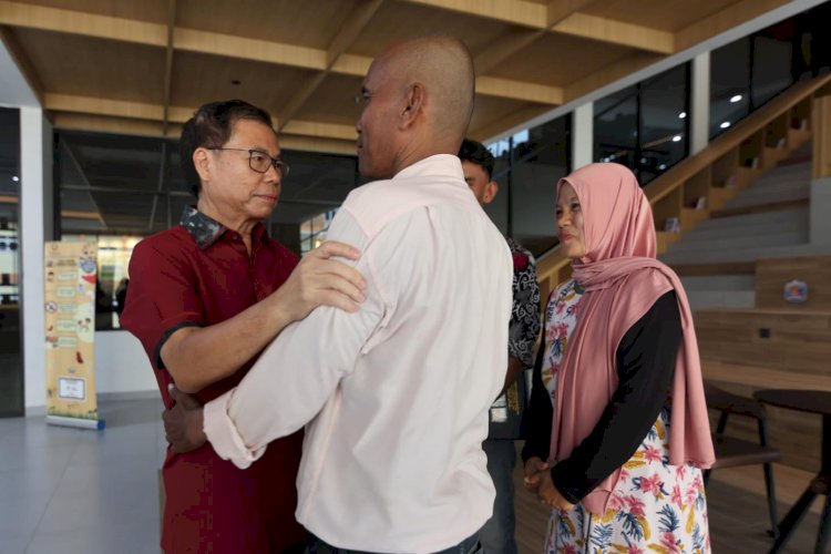 Sebungkus Tape Perantara Doa di Sepertiga Malam, Pertemukan Rizal dengan dr Sofyan Tan