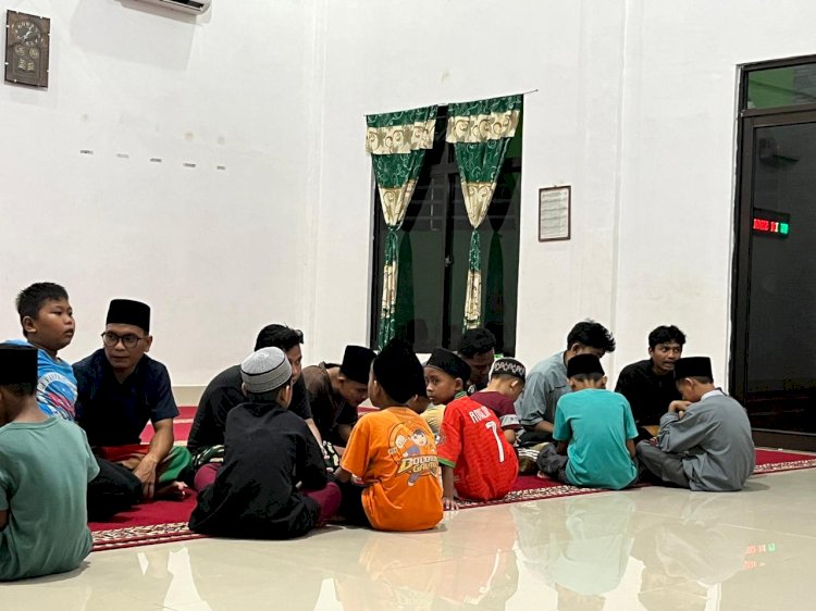 Mahasiswa KKN UINSU Buka Les Gratis dan Maghrib Mengaji untuk Anak Desa di Simalungun