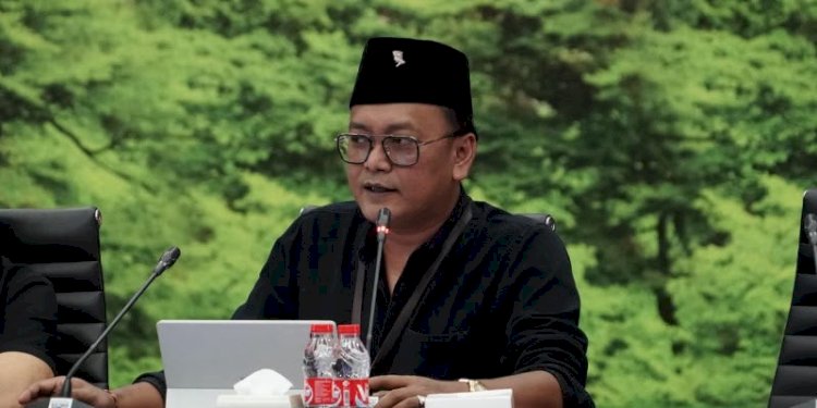 PDIP Sentil Jokowi: Harusnya Tunjukkan Ijazah Asli, Bukan KTA PSI