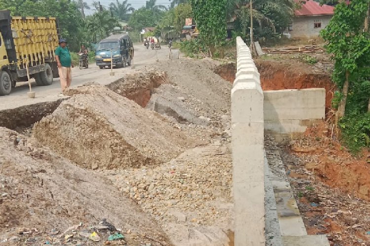 Proyek Dinas Bina Marga Sumut di Kecamatan Bandar Pasir Mandoge Disoal Warga