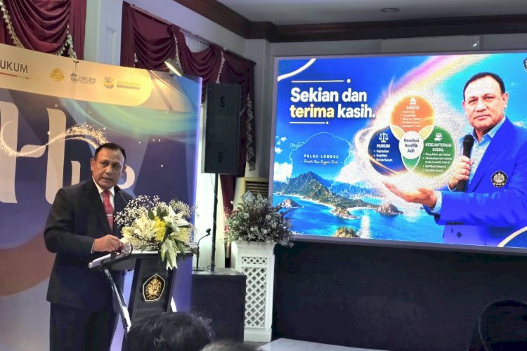Firli Bahuri Raih Gelar Doktor Hukum dengan Predikat Summa Cumlaude