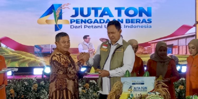 Capaian 4 Juta Ton Serapan Beras Bulog Jadi Kado Dua Tahun Prabowo