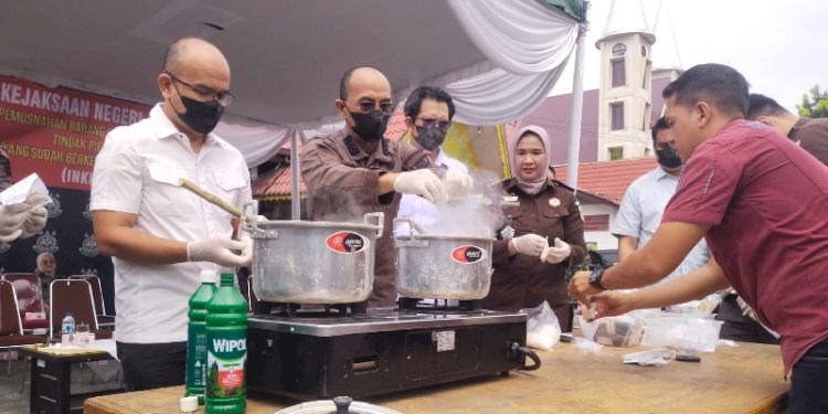 Didominasi Kasus Narkoba, Kejari Asahan Musnahkan 2,2 Kg Barang Bukti