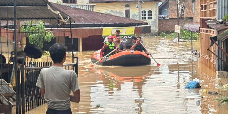Rico Waas Gerak Cepat Tangani Banjir, BPBD Siaga Sejak Malam